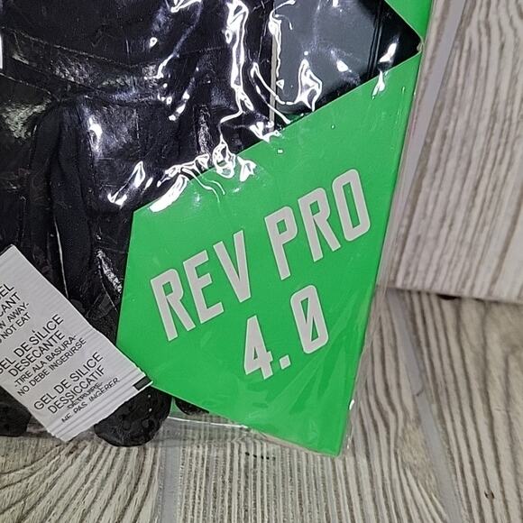 Cutters Extreme Grip Rev Pro 4.0 Black Football Receiver Gloves Adult Size L NWT - Picture 3 of 5